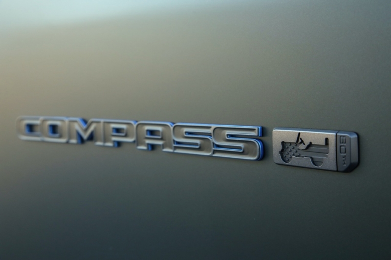 Jeep выпускает юбилейную версию внедорожника Compass 2022