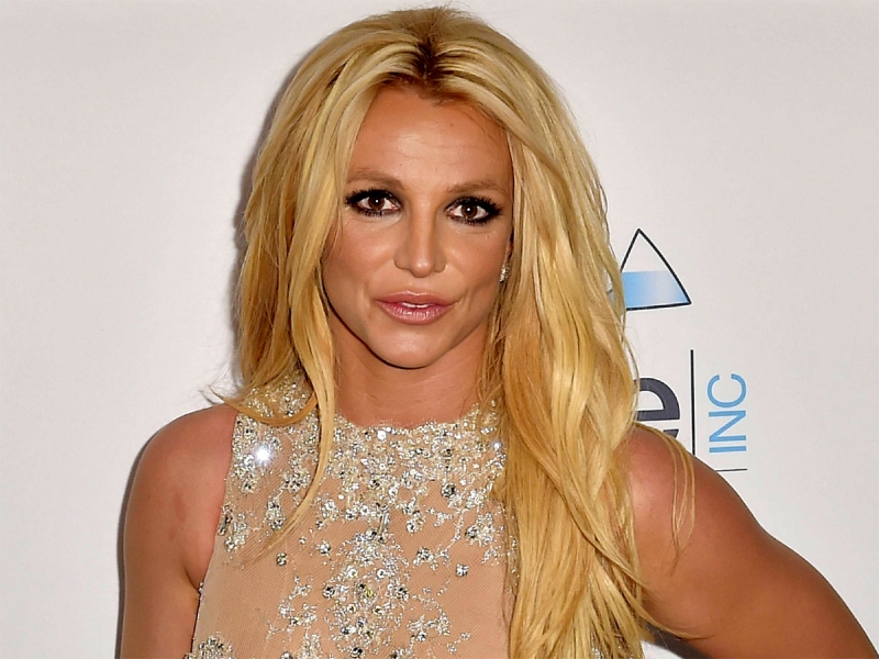 &laquo;Мне грустно и я плачу&raquo;: Бритни Спирс нашла утешение в объятиях 26-летнего любовника