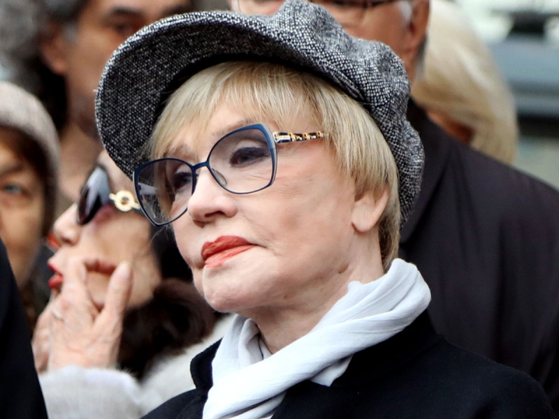 Брюнетка с косой: Юлия Меньшова показала редкое фото Веры Алентовой