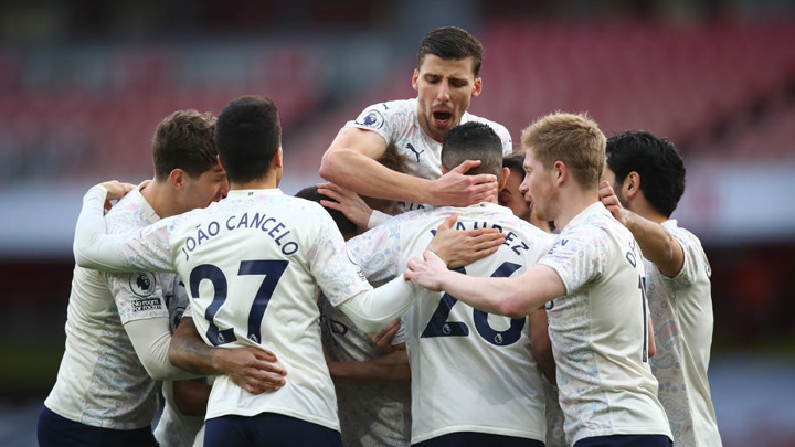 "Манчестер Сити" продлил победную серию в игре с "Арсеналом"