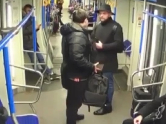 Бродячий музыкант распылил газ в московском метро