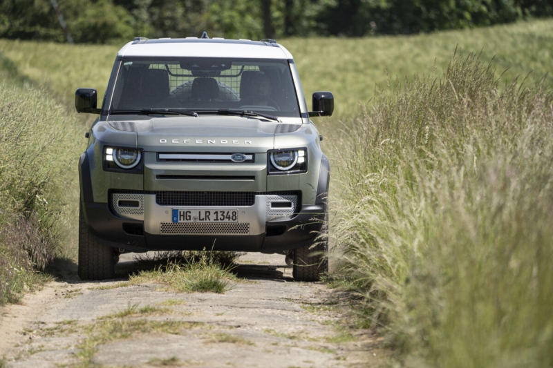 Jaguar Land Rover готовится представить 3-рядный Defender 130 2021