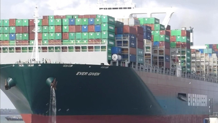 Суэцкий канал свободен: почему его разблокировали именно в полнолуние