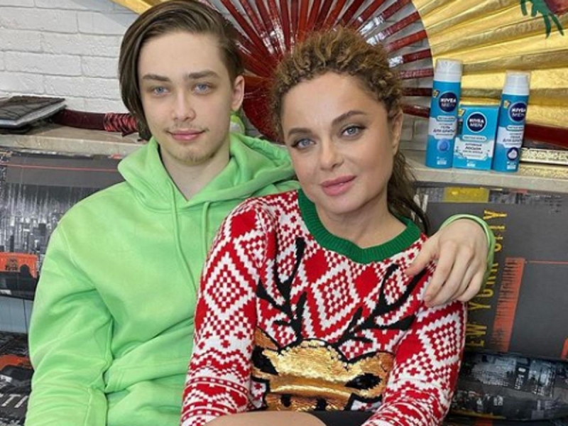 Сын Королевой и Тарзана женится на стриптизерше