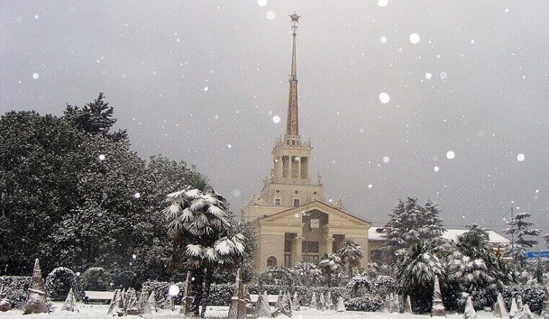 Туристов ждет мороз в Сочи и шторм в Анталье