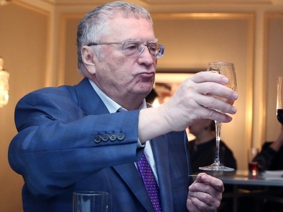 Медведев поздравил Жириновского с орденом от Путина