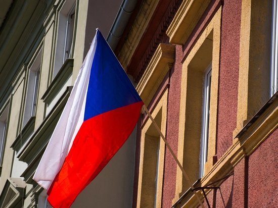 Пять дипломатов остаются работать в посольстве Чехии в России