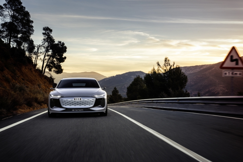 Показан концепт нового лифтбека Audi A6 e-tron 2022