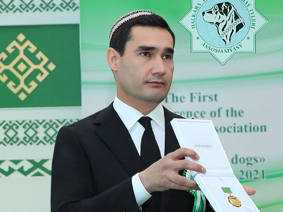 Президент Туркмении наградил своего сына за «приумножение в мире славы алабаев»