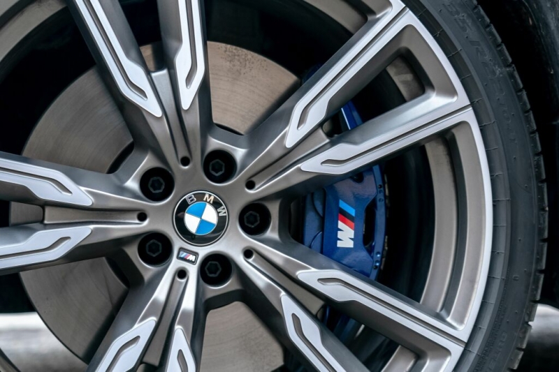 В Сети появилось первое видео с новым BMW X8 2022