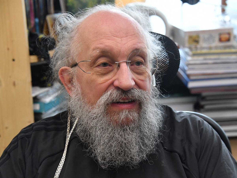 &laquo;Дамы торгуют телом за ништяки&raquo;: Вассерман вступился за обвиненного в домогательствах Михаила Скипского