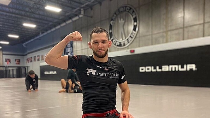 Россиянин Шаблий выиграл дебютный бой в Bellator