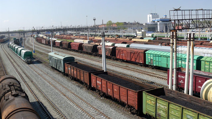 Профицит внешней торговли России сократился в январе-апреле