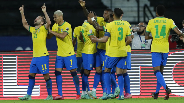 Гол Лукаса Пакеты вывел сборную Бразилии в полуфинал Кубка Америки