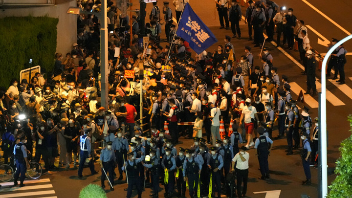"Олимпиада не нужна". В Токио протестующие дошли до Национального стадиона