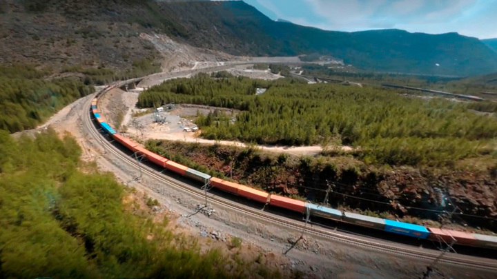 Комсомольцев нет, мигрантов не хватает: БАМ достроят железнодорожные войска