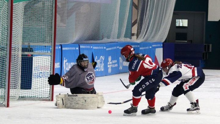 Российские хоккеистки крупно проиграли американкам