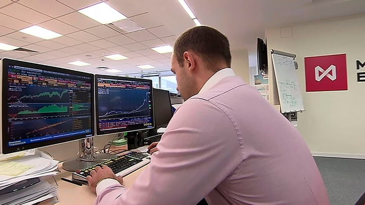 Рубль в "роковом месяце": август &ndash; не время расслабляться