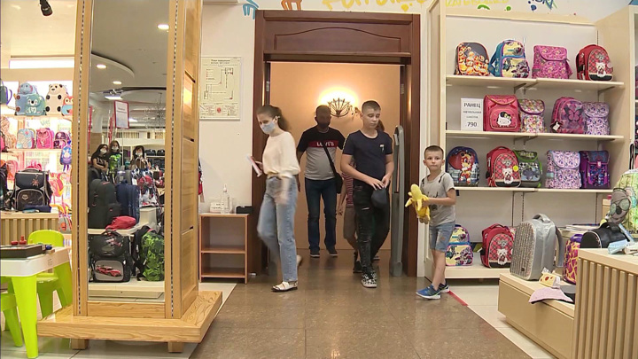 "Школьные" выплаты в 10 тыс. рублей перечислены родителям 19,4 млн детей