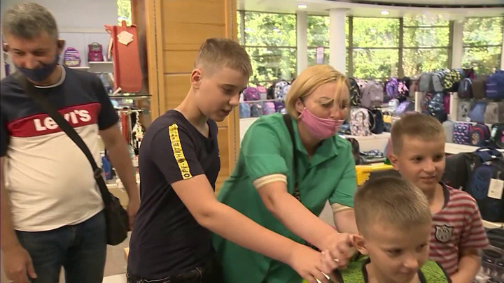 Успеть купить все и без суеты: стартовали школьные выплаты