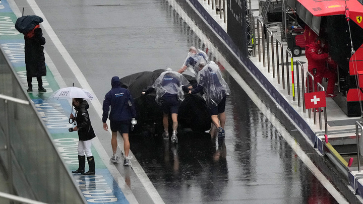 "Формула-1". Ливень в Сочи отменяет субботние заезды