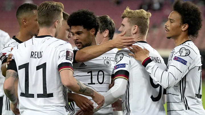 Футболисты Германии восстановили статус-кво