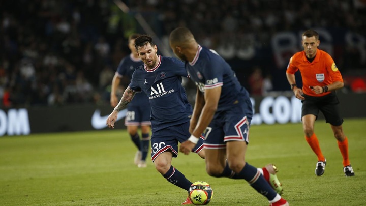 Гуэйе и Месси принесли парижанам победу над чемпионом Англии