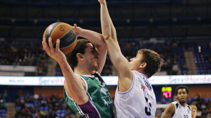 Баскетболисты "Нижнего Новгорода" проиграли "Уникахе" на старте Лиги чемпионов