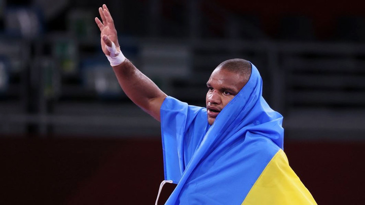 Украинский призер Олимпиады продаст золотую медаль