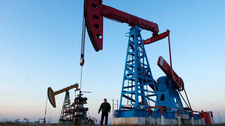 "Лукойл": спрос на нефть восстановится в конце 2022 года