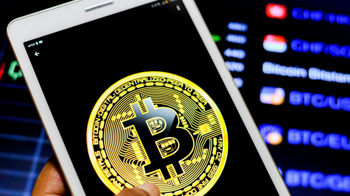 Центробанк намерен запретить денежные суррогаты