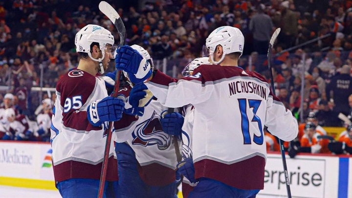Хоккеисты "Колорадо" забросили пять безответных шайбы в ворота "Аризоны"