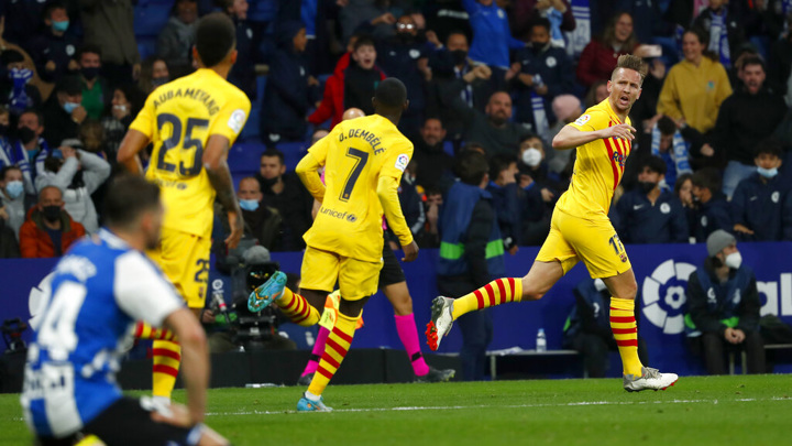 Гол де Йонга на 96-й минуте спас "Барселону" от поражения "Эспаньолу"