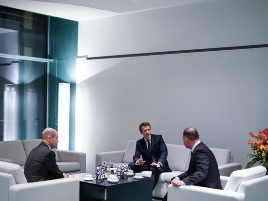 Макрон призывает западных лидеров начать диалог с РФ насчет Украины