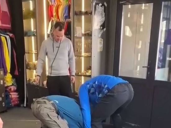 На курорте Шерегеш охранник кафе избил блогера-астматика