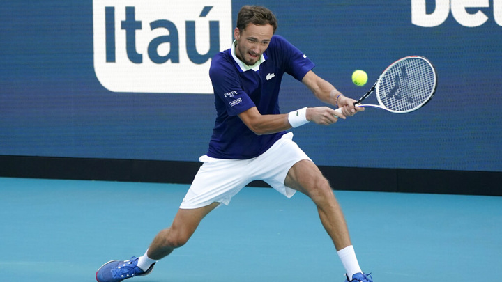 Медведев вышел в четвертьфинал турнира в Майами