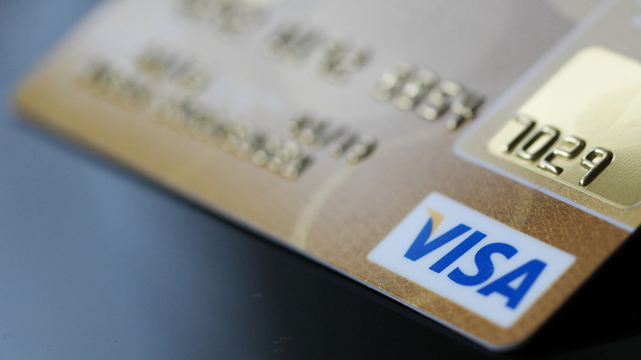 Просто и дешево: банки продлят срок действия карт Visa и Mastercard на 8-10 лет