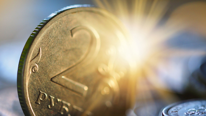 Доллар упал ниже 80 рублей, евро &ndash; ниже 87 рублей