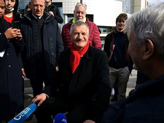 На кандидата в президенты Франции возбудили уголовное дело