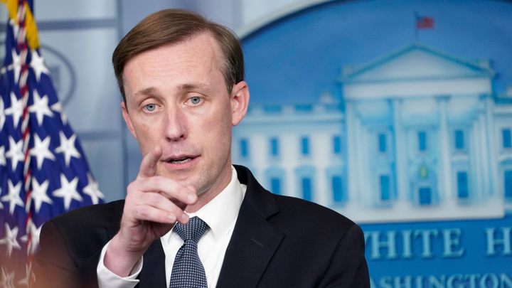 Салливан напугал инвесторов: индекс Мосбиржи рухнул, но рубль устоял