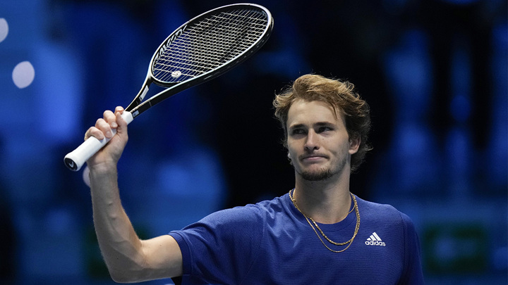 Зверев обыграл Чилича и вышел в 1/8 финала турнира в Мадриде