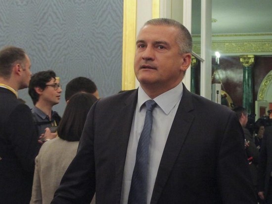 Аксенов рассказал о "разложении" чиновников Крыма деньгами Москвы