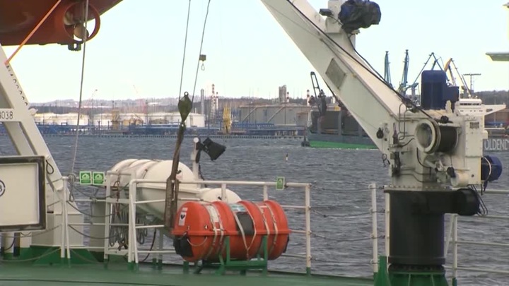 Лукашенко ознакомился с ходом строительства белорусского порта под Петербургом