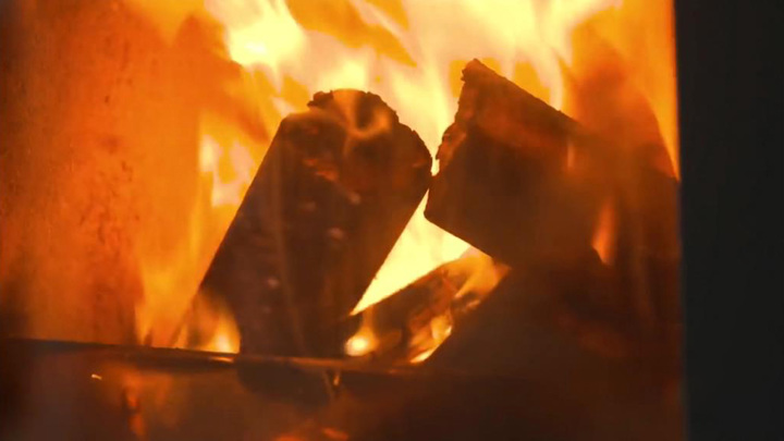 СМИ: в Швейцарии скупают дрова и генераторы в ожидании энергокризиса