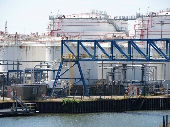 Spectator: отказавшись от российской нефти Британия может покупать ее у третьих стран