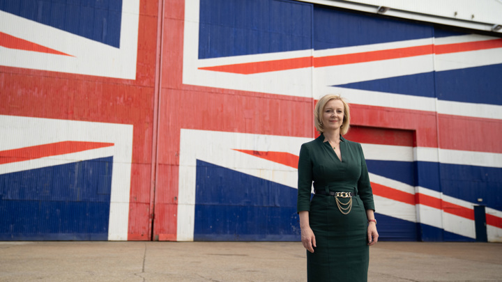 Авантюра Трасс разваливается, пишет Bloomberg