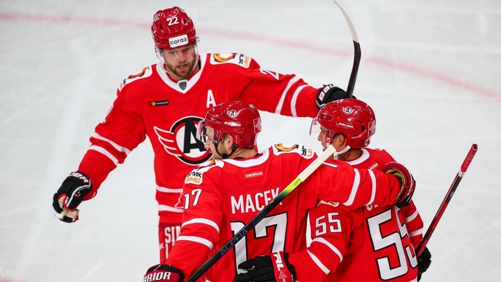 "Автомобилист" перебросал "Сибирь" в выездном матче КХЛ