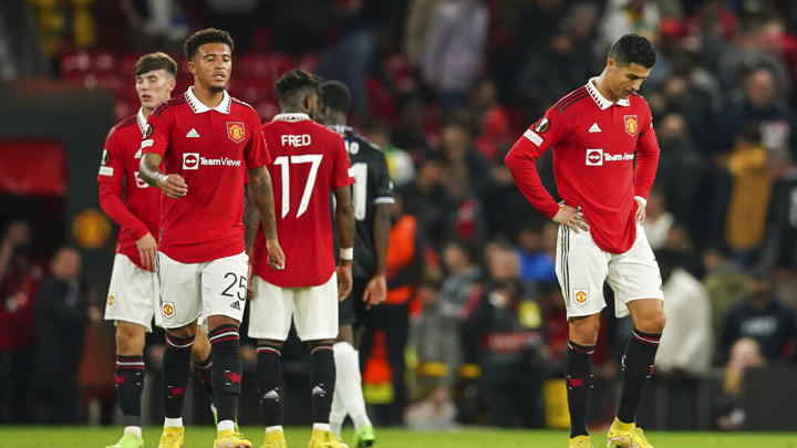 В "МанЮнайтед" выявлено массовое пищевое отравление