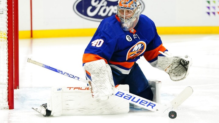 "Айлендерс" переиграли "Дэвилз", у Варламова 26 сэйвов