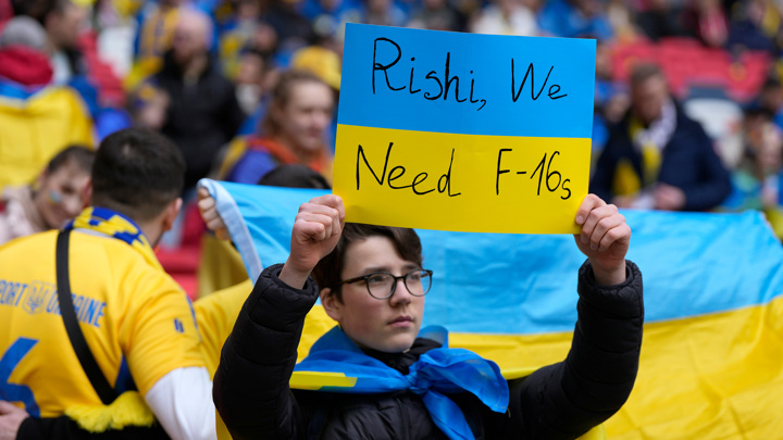 Болельщики сборной Украины перепутали футбол с политикой